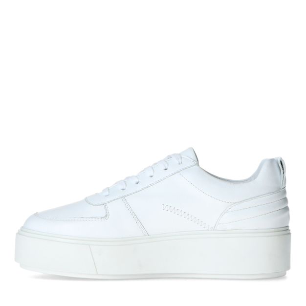 Witte sneakers met plateauzool