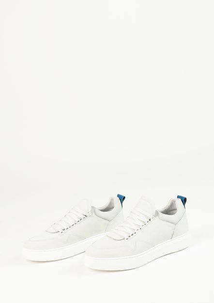 Witte nubuck sneakers met blauw detail