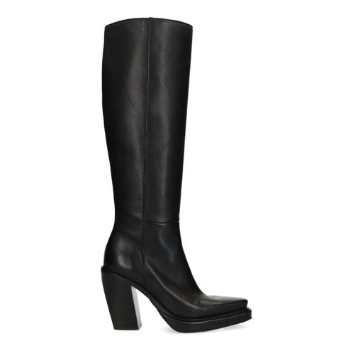 Hohe schwarze Stiefel mit Absatz