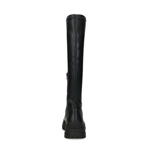 Schwarze Stiefel mit hohem Schaft und markanter Sohle