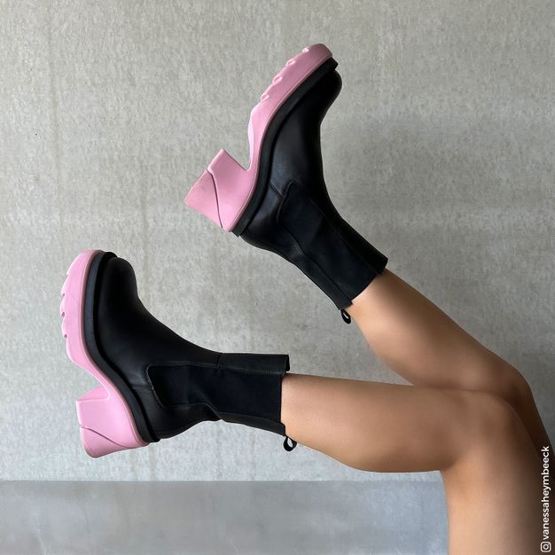 Chunky chelsea boots met roze zool
