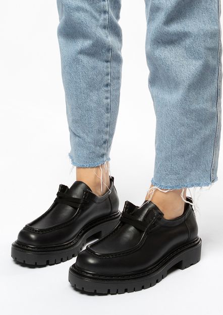 Chaussures à lacets en cuir - noir