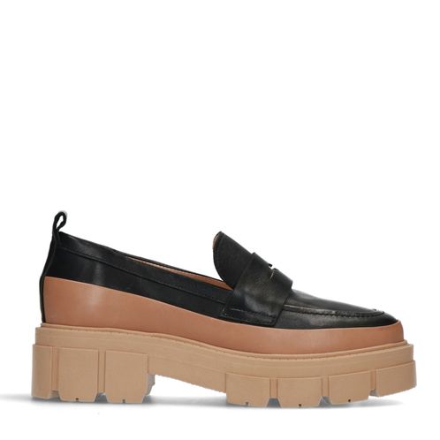 Zwarte loafers met camel details