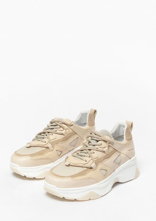 Beigefarbene Sneaker mit doppelter Schnürung