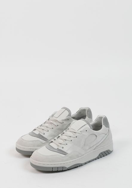 Weiße Sneaker mit grauen Details