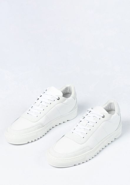 Witte sneakers met suède details