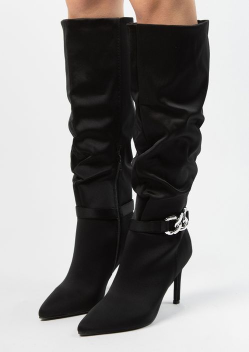 Zwarte hoge laarzen met naaldhak 