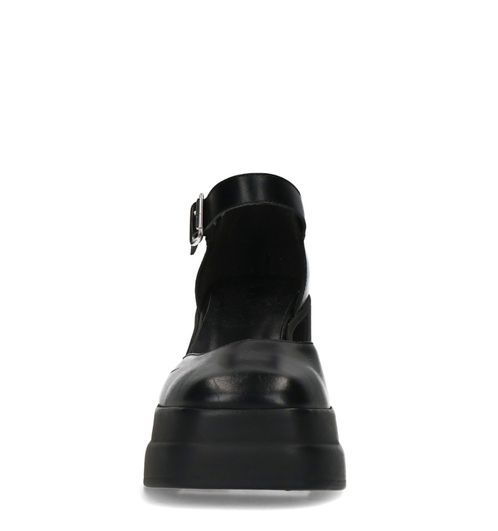 Schwarze Pumps mit Plateausohle