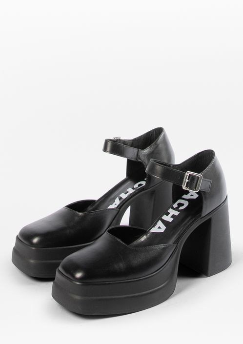 Schwarze Pumps mit Plateausohle
