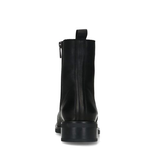 Klassische schwarze Stiefeletten