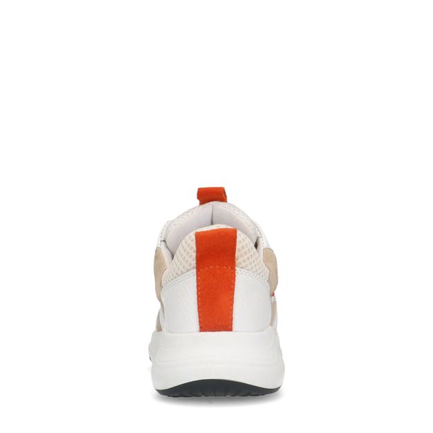 Weiße Sneaker mit orangefarbenen Details