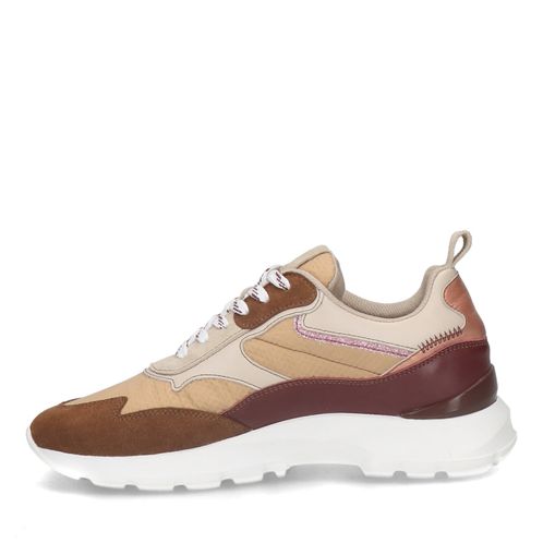 Cognac suède sneakers met beige details