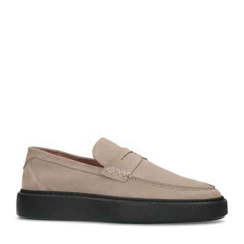 Beige suède penny loafers met zwarte zool