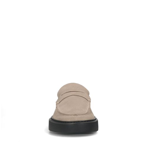 Beige suède penny loafers met zwarte zool