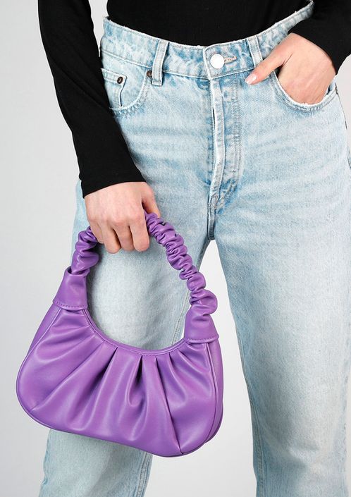 Paarse handtas met geplooide details