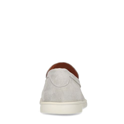Lichtgrijze suède loafers