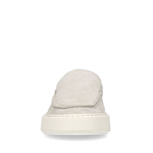 Lichtgrijze suède loafers met witte zool