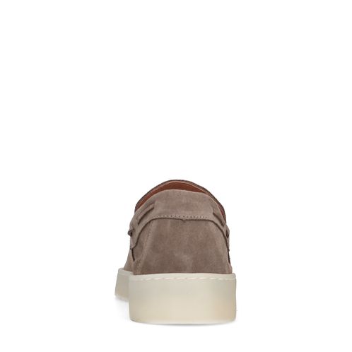 Beige suède loafers