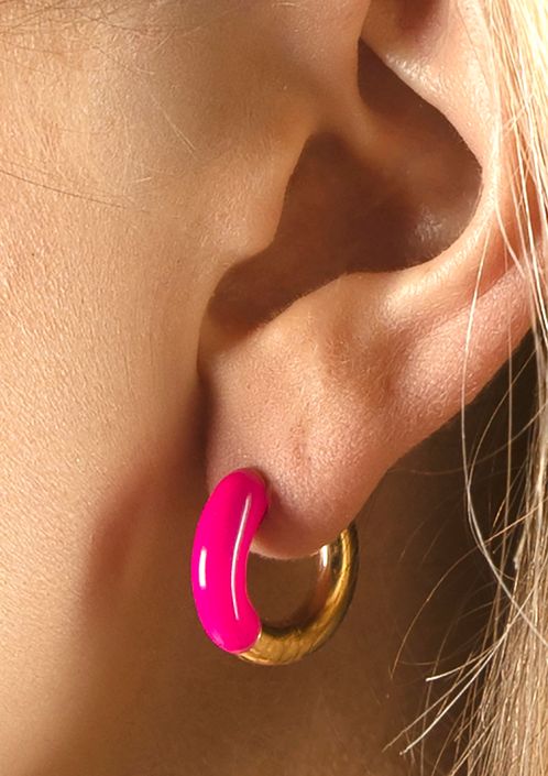 Goudkleurige oorringen met roze details
