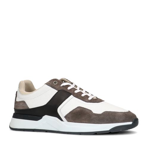 Weiße Ledersneaker mit braunen und schwarzen Details