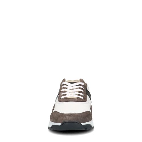 Weiße Ledersneaker mit braunen und schwarzen Details