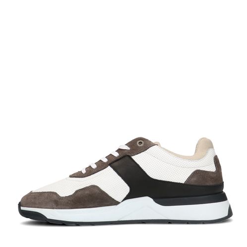 Weiße Ledersneaker mit braunen und schwarzen Details