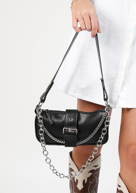 Schwarze Handtasche mit silberfarbenen Details