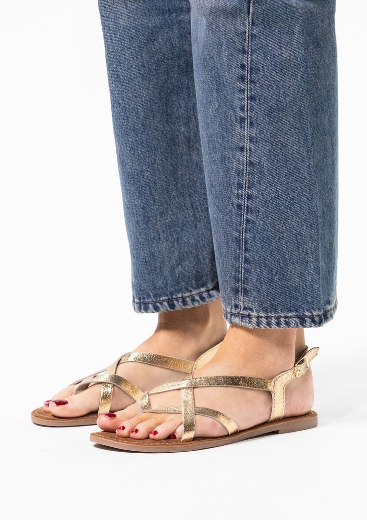 Sandales en cuir avec brides croisées - doré