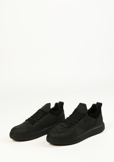 Schwarze Nubuk-Sneaker mit schwarzer Sohle