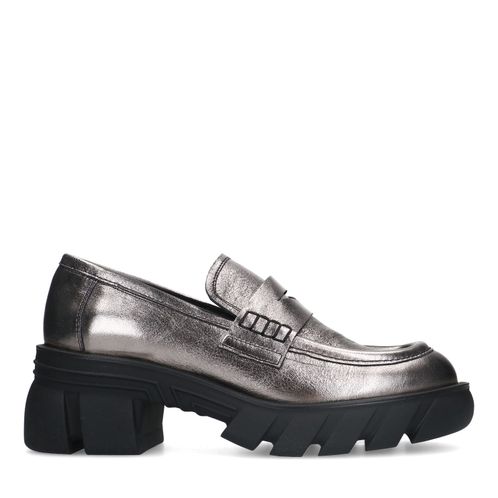 Silberfarbene Metallic-Loafer mit chunky Sohle