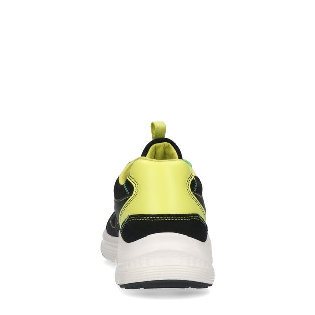 Schwarze Sneaker mit gelben Details