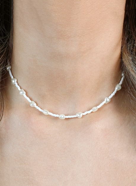 Collier avec perles en forme de cœur - blanc