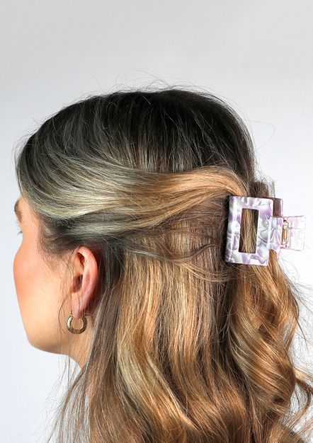Lila Haarspange mit weißen Details