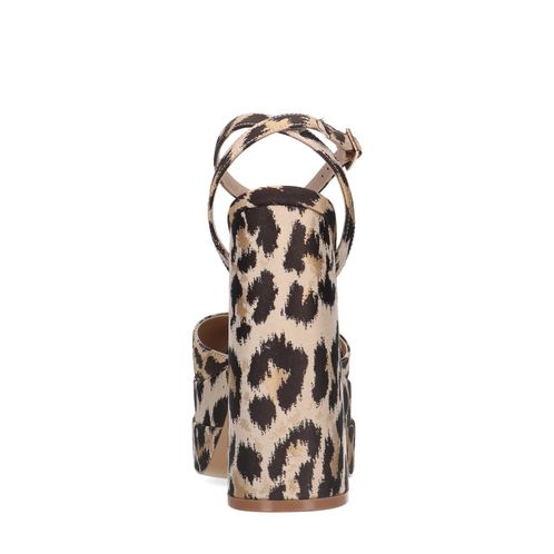 Pumps mit Leoprint und Plateauabsatz