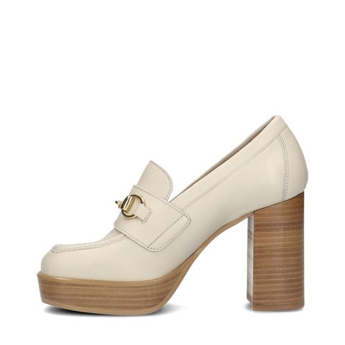 Off white leren loafers met hak