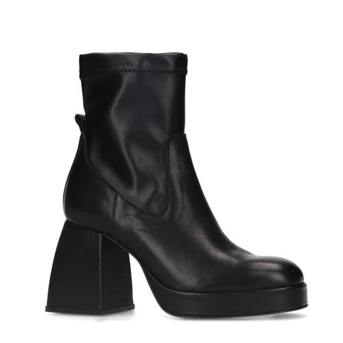 Schwarze Lederstiefeletten mit Absatz