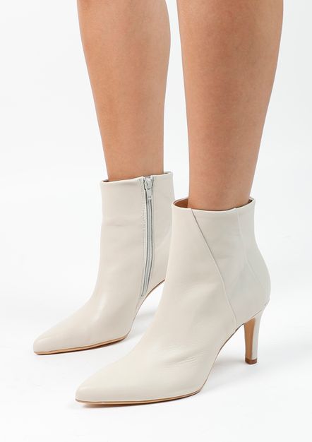 Wissen Thespian Maladroit Off white leren enkellaarsjes met hak | Enkellaarsjes met hak | Sacha | Sacha Wissen Thespian Maladroit Off white leren enkellaarsjes met hak | Enkellaarsjes met hak | Sacha | Sacha