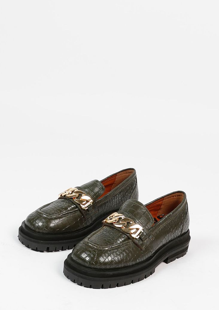 Donkergroene leren loafers met goudkleurige chain