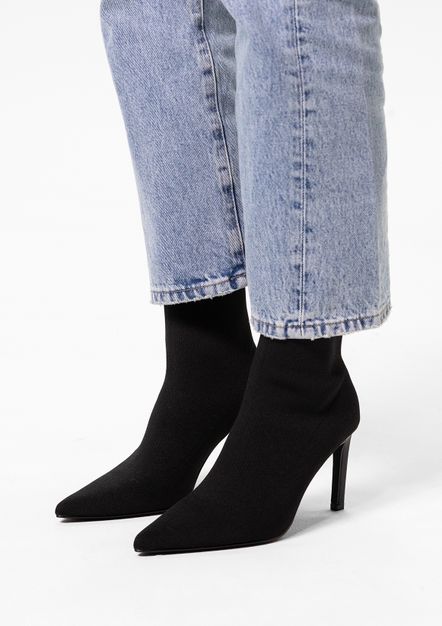 Zwarte sock boots met naaldhak