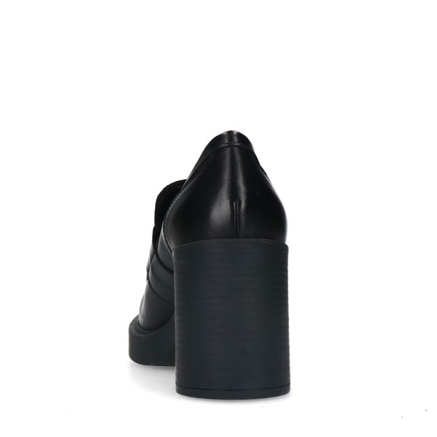 Schwarze Loafer mit Plateauabsatz und Schnalle