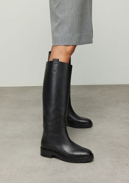Schwarze Lederstiefel mit hohem Schaft