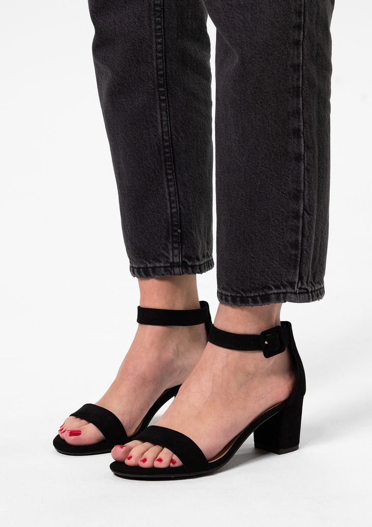 Zwarte sandalen met hak