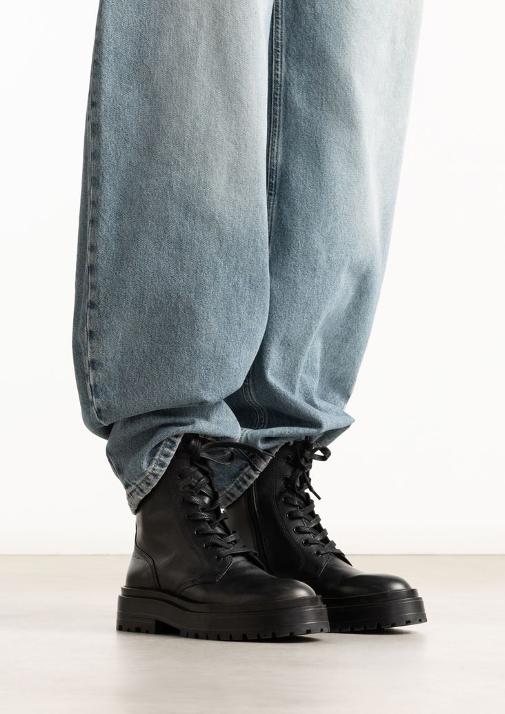 Schwarze Lederschnürstiefeletten