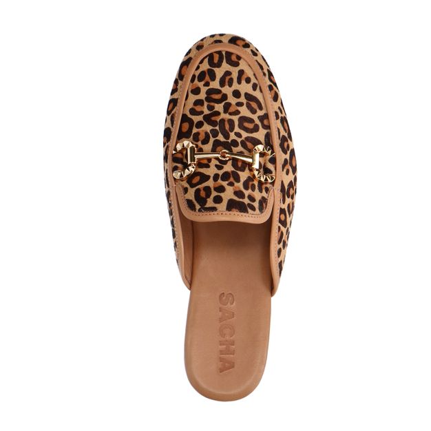 Leopard slip on loafers met goudkleurige chain