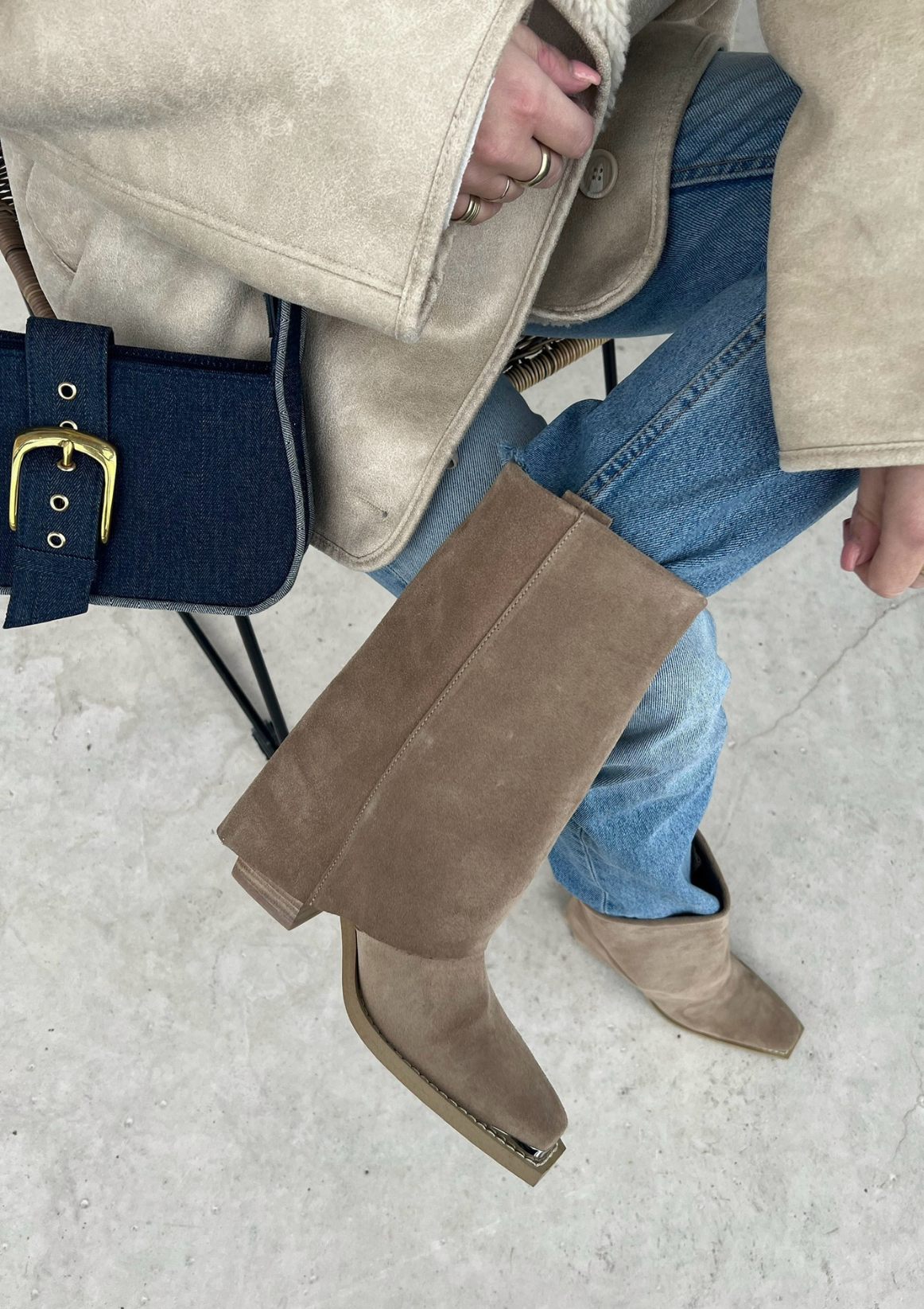 Beige suède laars | Hoge laarzen | Manfield | Manfield