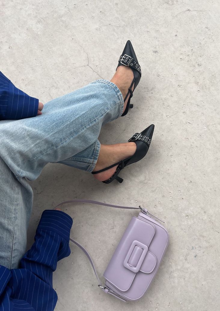 Zwarte buckle slingbacks met kitten heel