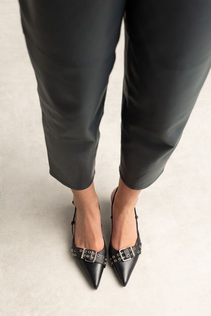 Zwarte buckle slingbacks met kitten heel