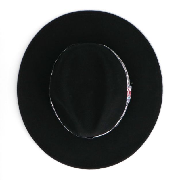Schwarzer Hut mit gemustertem Band