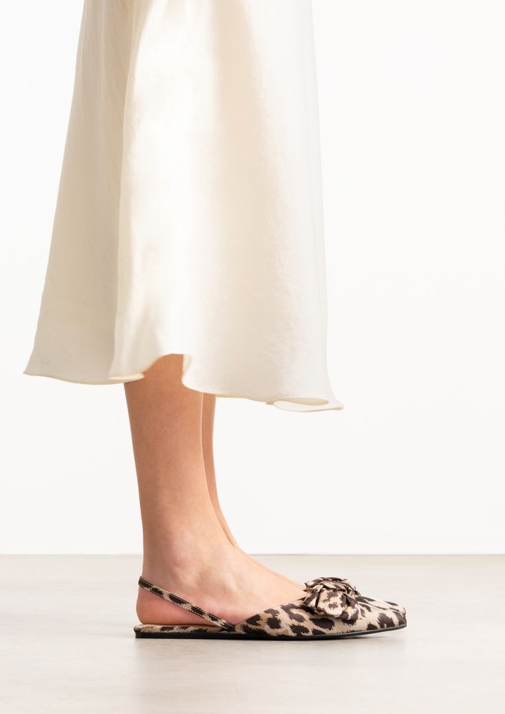 Slingbacks mit Leoprint und Schleife