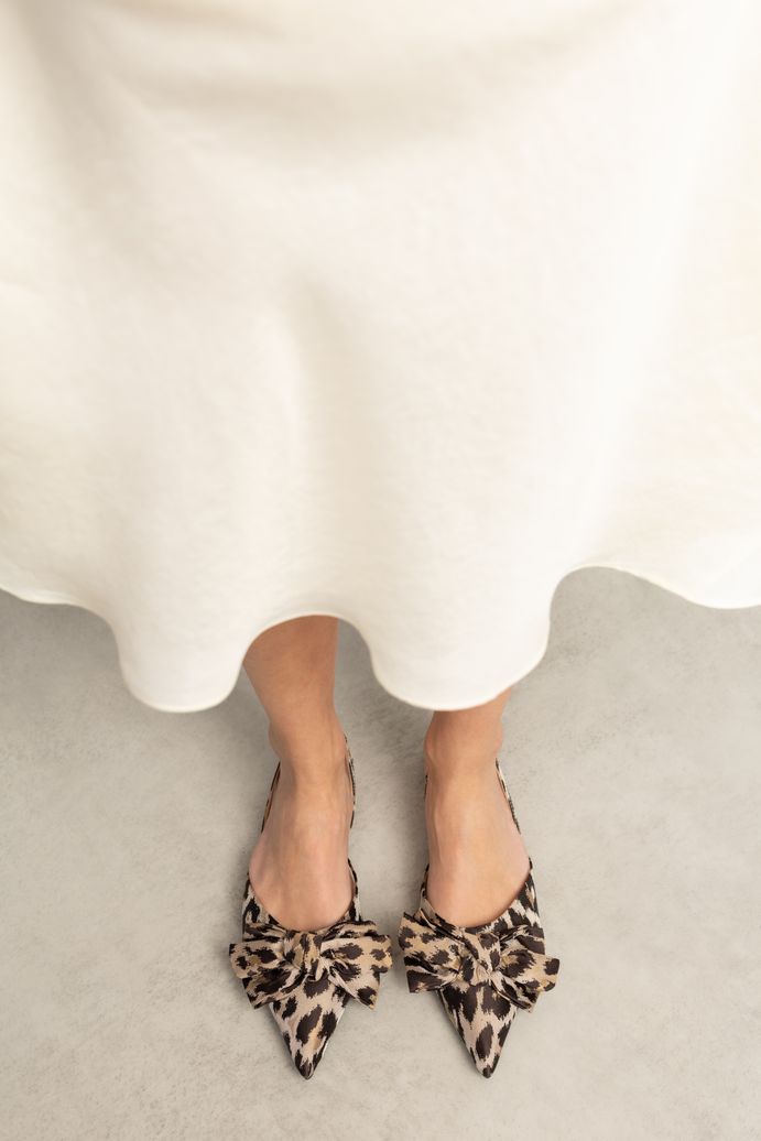 Slingbacks mit Leoprint und Schleife